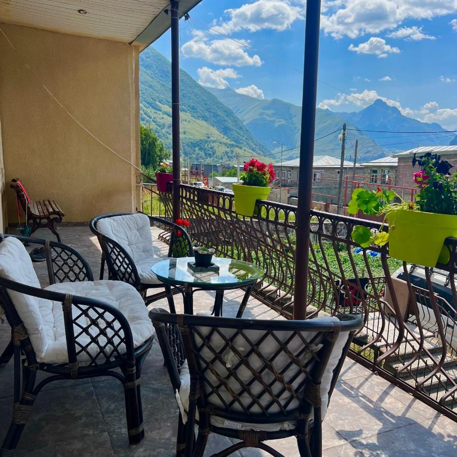 Guesthouse Kostava 72 Kazbegi Exterior foto