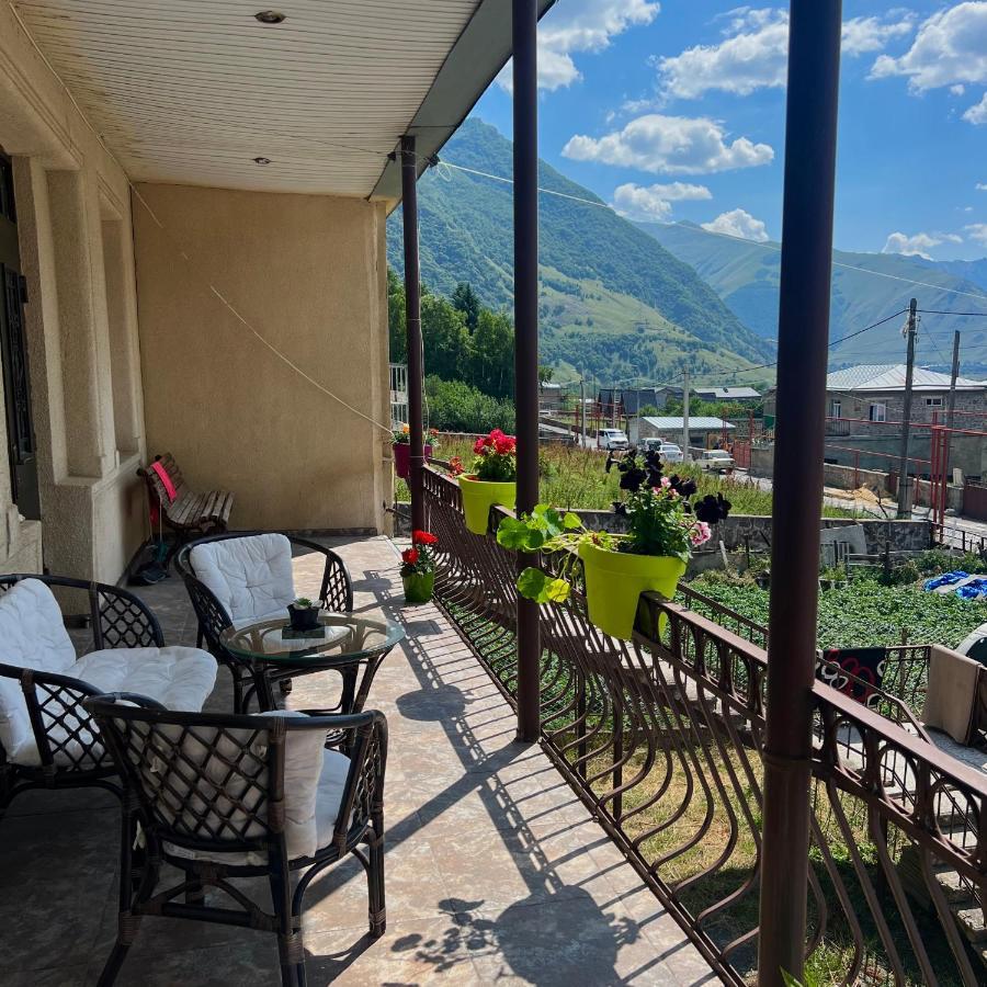 Guesthouse Kostava 72 Kazbegi Exterior foto